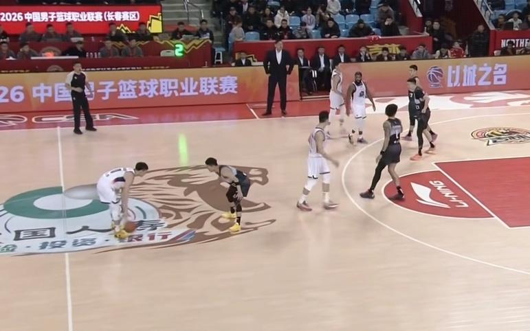 虎口脱险！高速男篮77：68逆转战胜吉林