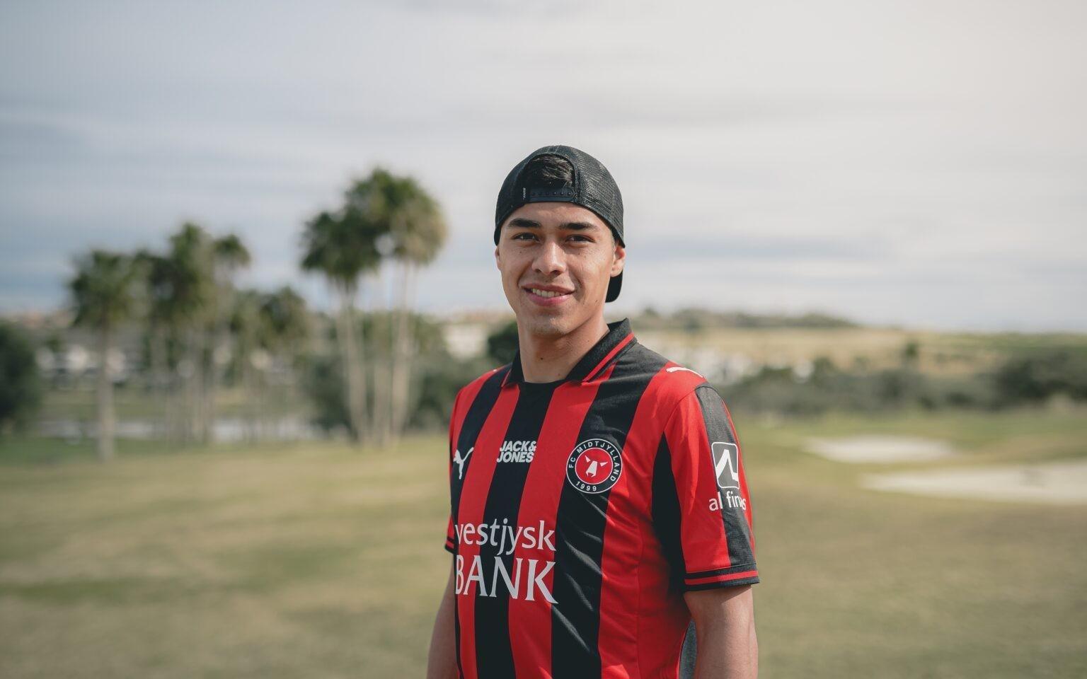 官方：奥索里奥与中日德兰续约，他曾与