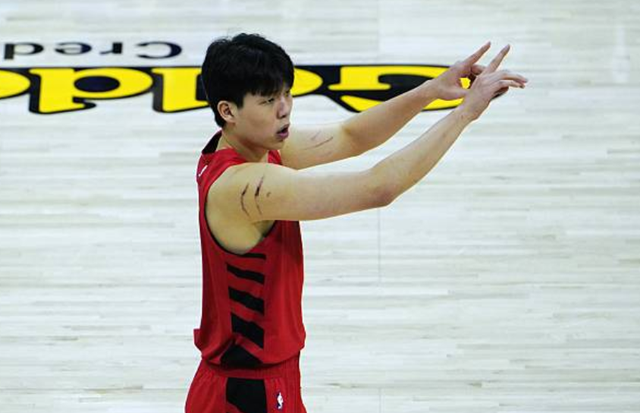 队记：杨瀚森在NBA赛场挣扎有三大原