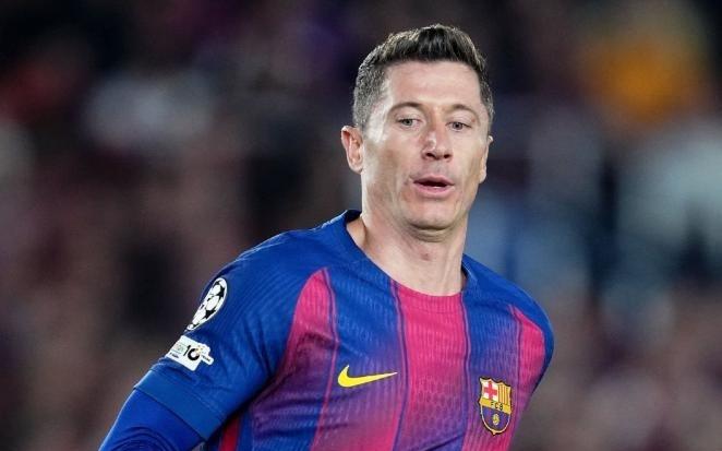 费尔明双响比肩传奇，莱万功过相抵，巴