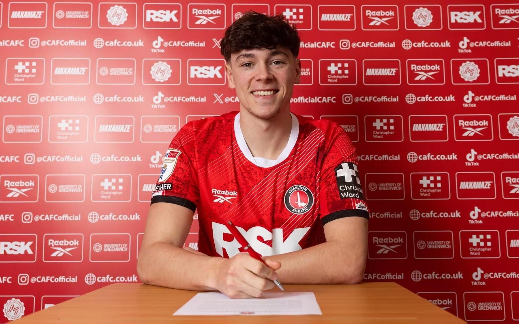 官方：利物浦后卫卢克钱伯斯租借加盟