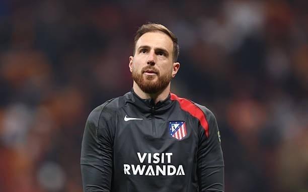 在同一位教练手下出场100次，奥布拉