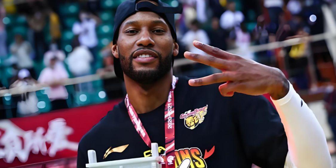 恭喜！广东队3连冠功勋球员，拿到了一