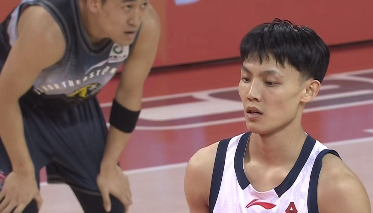 朱芳雨赌对了！CBA“暴力双锋线”驰