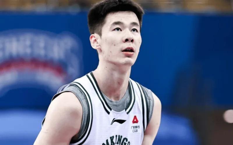 郭昊文是真带不动同曦！连突带投轰30分，全场扛着前进，队友太菜