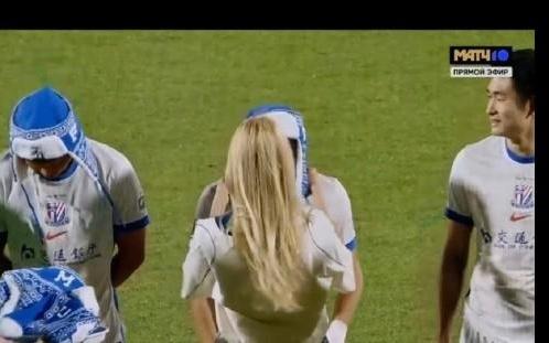 传递赛场友好，莫斯科迪纳摩向申花球