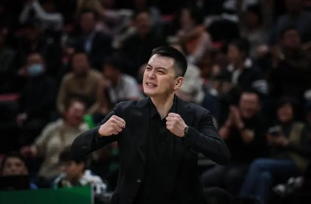 三连败！辽篮已到悬崖边三连冠掩盖核心问题杨鸣面临无米之炊