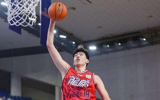 牛逼！10中9砍24分14板2帽，被广东弃用