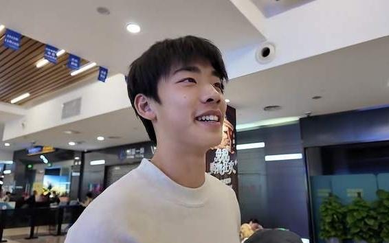 刘祝润在海港踢主力罗竞+杨铭锐争