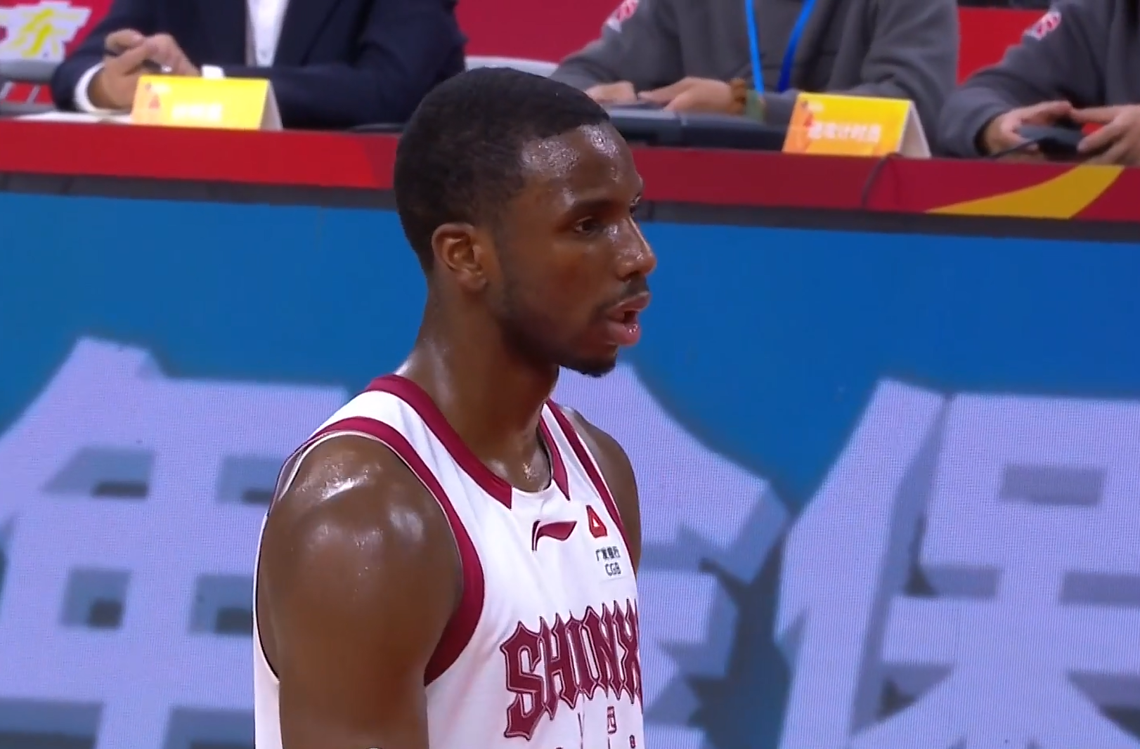 严惩迪亚洛！挑衅球迷+数钱动作篮球