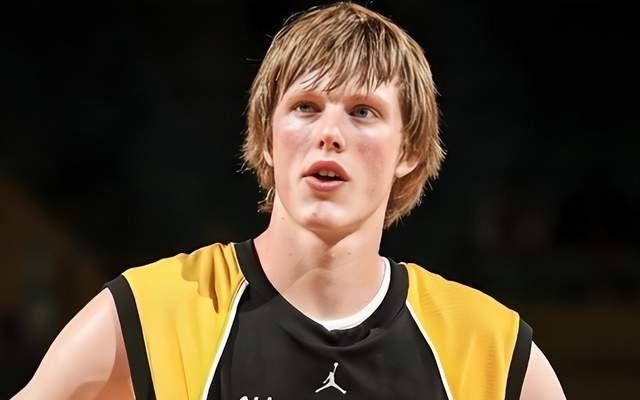 千万富豪！37岁杜克传奇被斩杀流落街