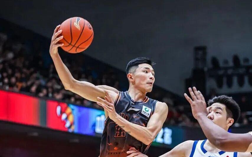 球迷的呐喊与球队的蜕变：山东男篮主场战胜广厦背后的深层逻辑