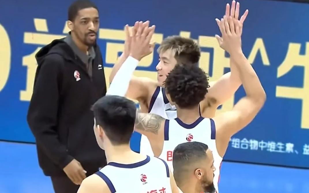 复出两场都赢了！郭艾伦表现神勇，辽篮