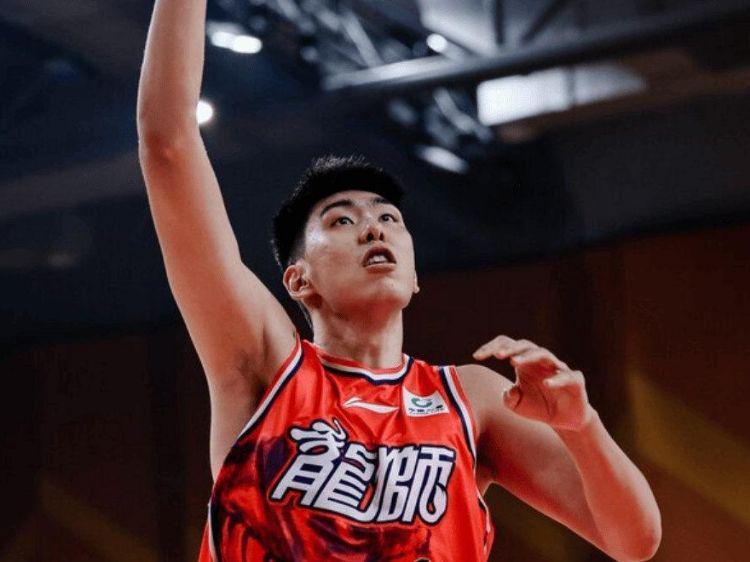 两战轰37+24！中国男篮22岁2米26中锋