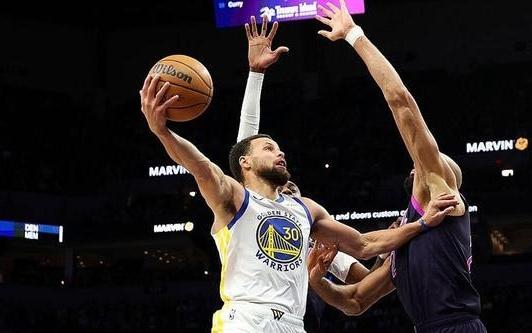 库里26+7爱德华兹32+11勇士送森林