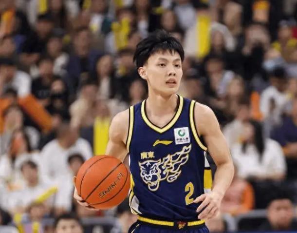 徐杰崴脚较为严重，常规赛第一阶段报销赵睿复出5投0中再受伤