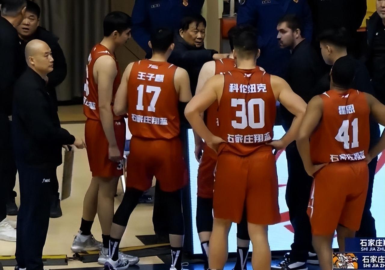 4个加时！3小时15分钟！中国篮球史诗苦战引发巨大争议：裁判太黑