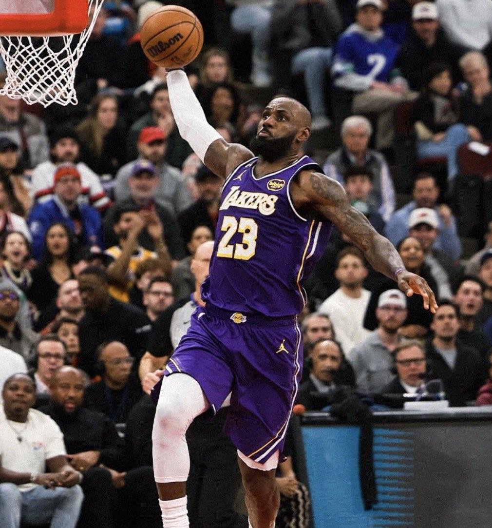 詹姆斯半场20分，成为NBA历史首位41