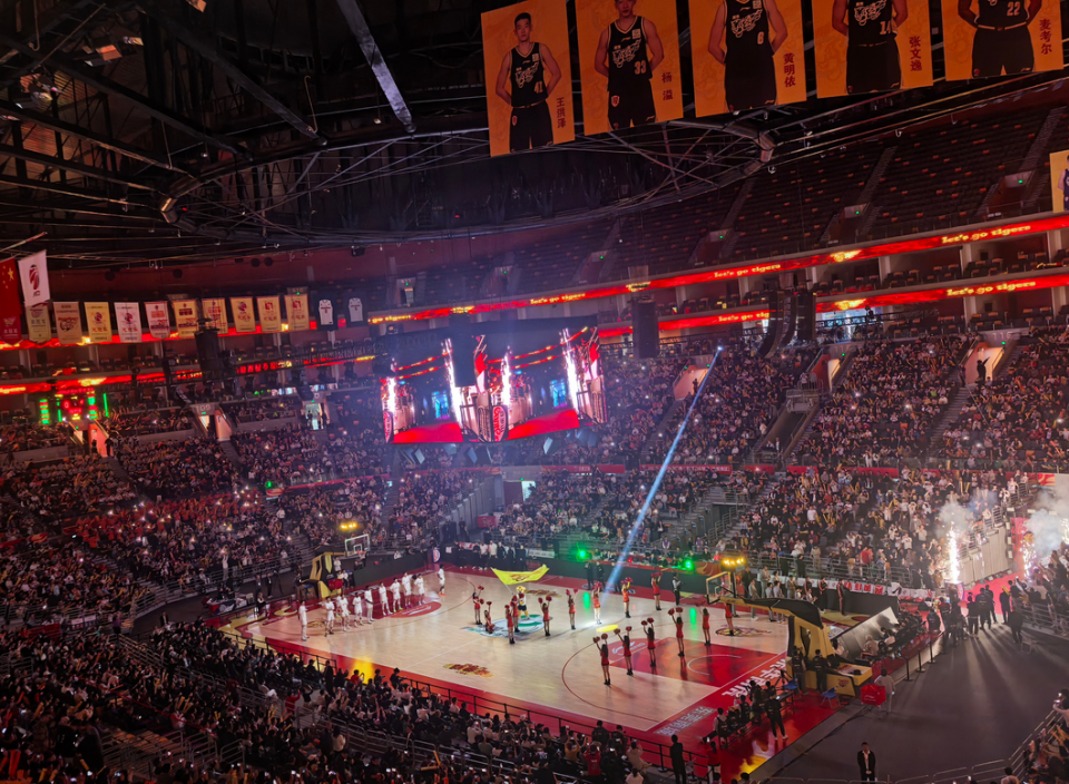 CBA积分榜：上海队积分追平广厦，青岛