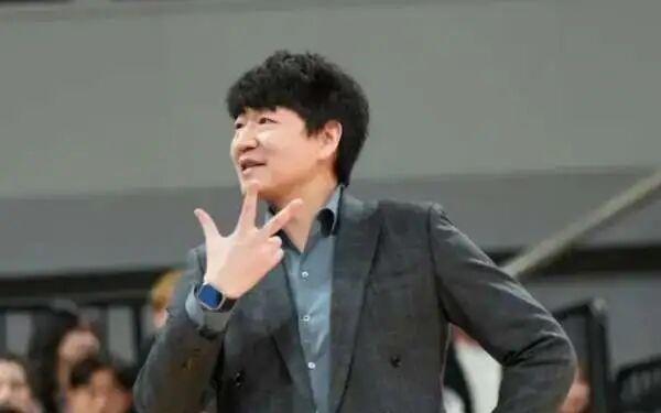 死守信源二十年，我成了CBA唯一“官