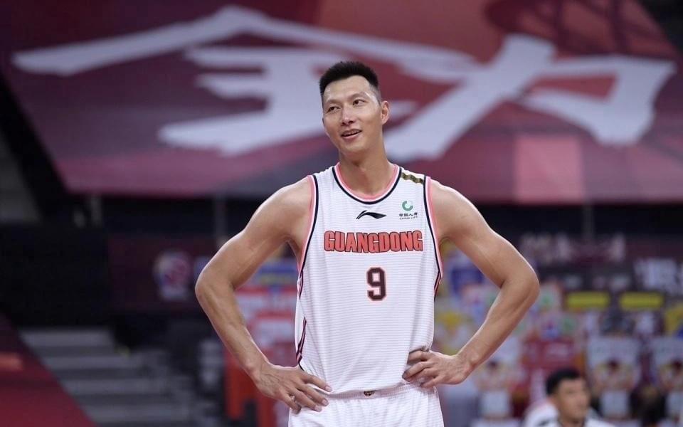 易建联正式复出！481天后首次亮相获赞中国男篮旗帜自律代名词