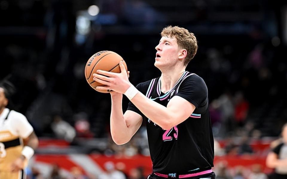 面对弱旅奇才，热火首轮秀终于打出了