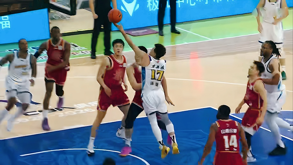 孙铭徽重伤离场，CBA杯焦点1战：广厦意