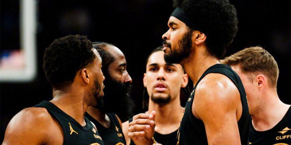 骑士11战10胜，哈登破纪录！狂送11助激活三分10中9神射+两大巨头