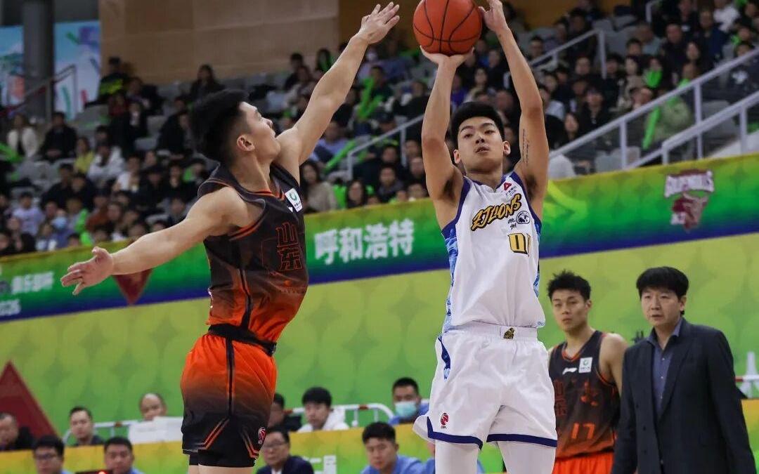 王欣瑞续峻玮得分上双，塔克卡尔顿合