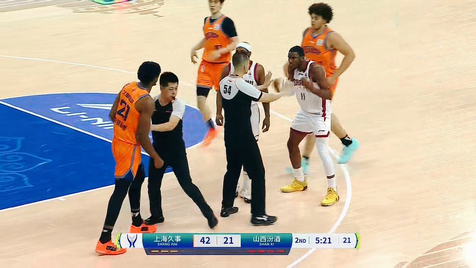 决赛变闹剧！多次爆冲突，CBA杯决赛：上