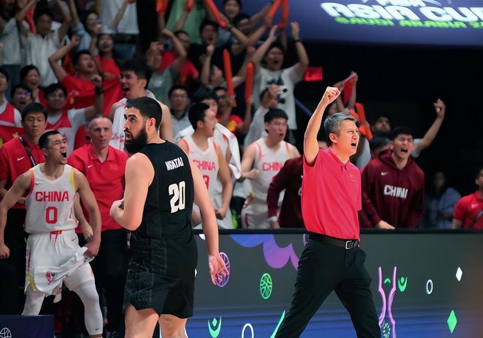 男篮世预赛冲2连胜！郭士强率队除夕