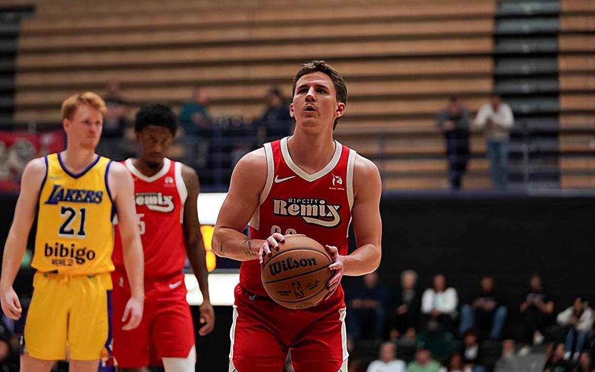 快船抢先签下开拓者二队后场新秀，他的传球和抢断能力都非常出色