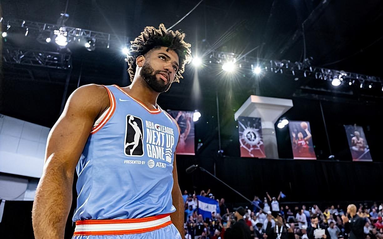 快船签下骑士二队内线新秀，他有着相当不错的篮下得分能力