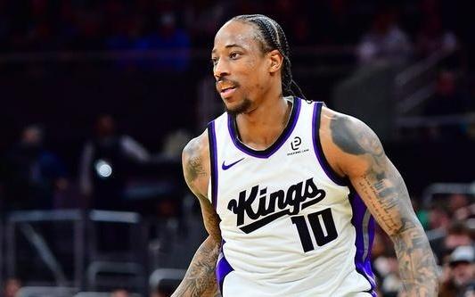 历史第6人！德罗赞分别在4支球队命中