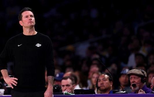 雷迪克：讨论过限制太阳的出手次数但他们还是投了50次三分球