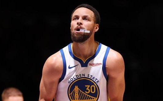 克努佩尔加冕新秀三分王：站在巨人的