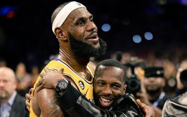 富保罗辟谣联手詹姆斯买NBA球队：我真的买不起