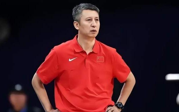 国际篮联道歉，裁判名单公布，两人吹过