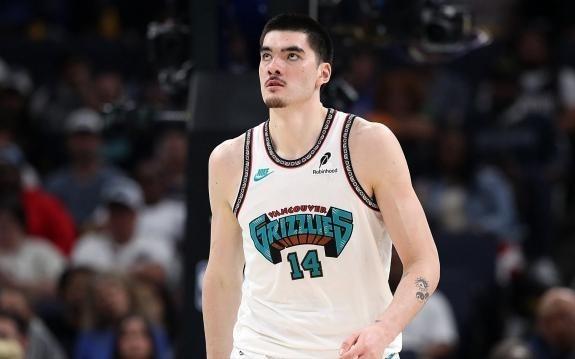 姚明曾有类似伤病！华裔中锋伊迪再次接受脚踝手术