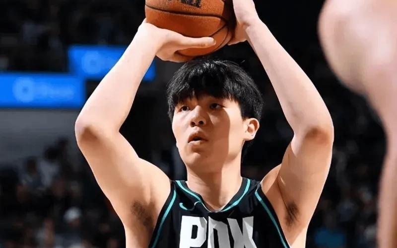 杨瀚森这是咋了6分钟挂0，三分仍打铁