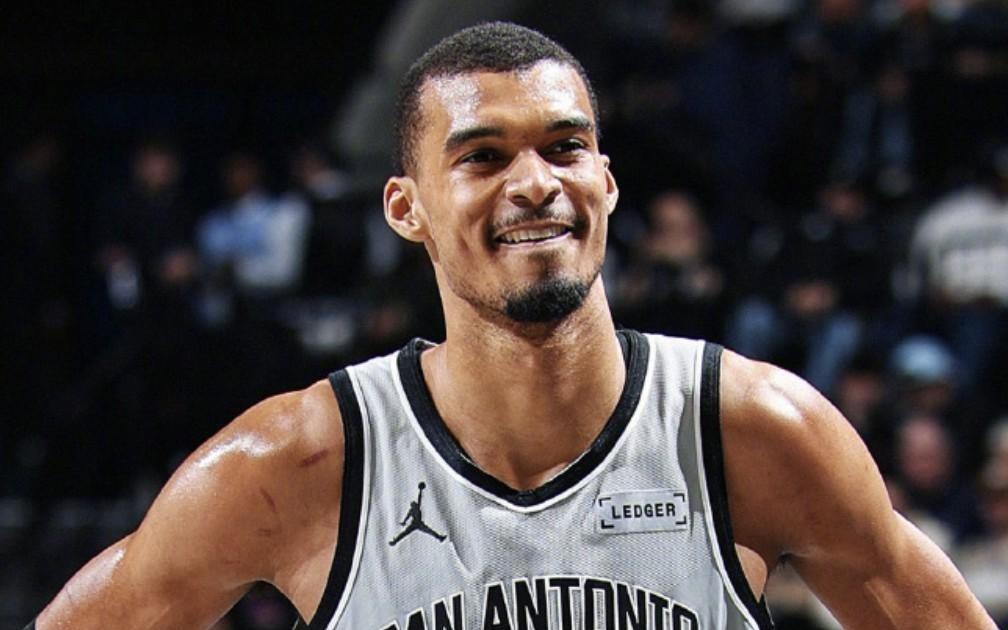 历史首次，马刺包揽二月西部最佳球员+防守球员+新秀+教练