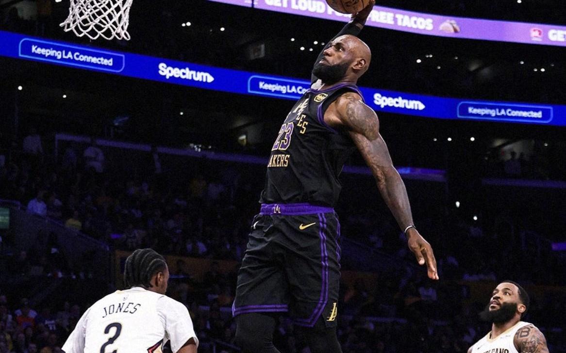 詹姆斯常规赛20+5+5场次高达966场，稳居历史第一