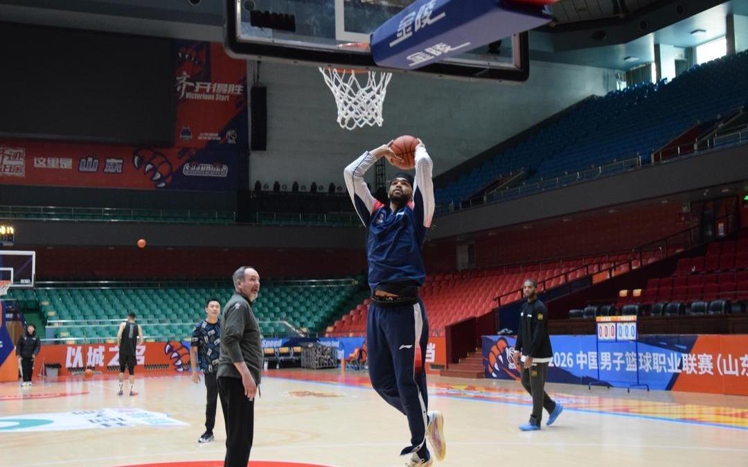 新援琼斯迎常规赛首秀！5日晚客战广