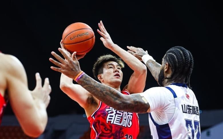 中国男篮深夜迎来一大噩耗！郭艾伦重伤赛季报销：或就此退役