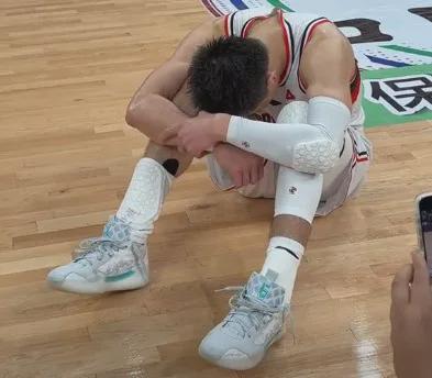 确认了！再见郭艾伦！CBA第一大牌球星倒下