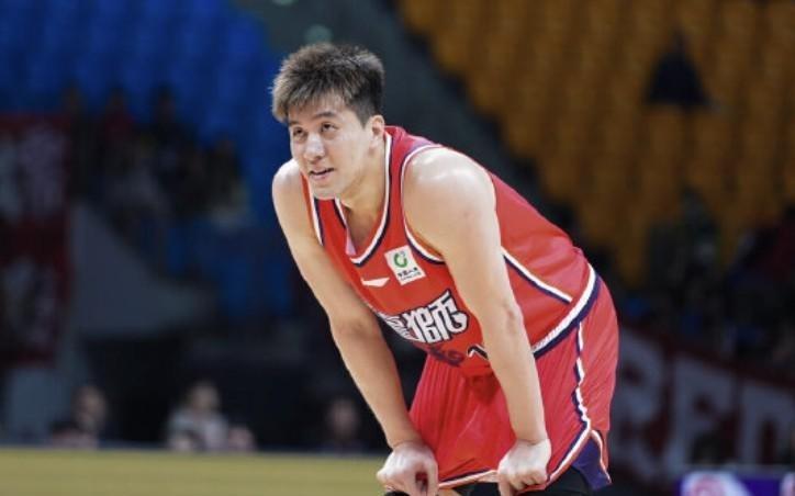 媒体人：郭艾伦或将告别CBA，但很多球迷希望他落叶归根重返辽篮