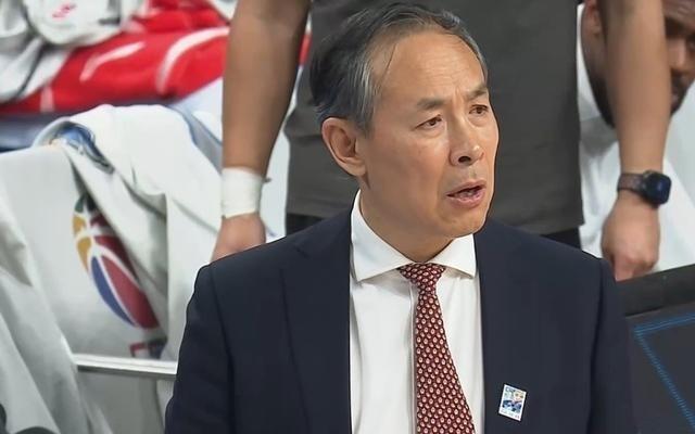 有梗！周琦北区全明星合照被调侃“脓包”反击：我不是赵睿才是