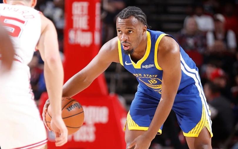 在父老乡亲面前充分证明了自己！勇士后场新秀简直是打爆了火箭