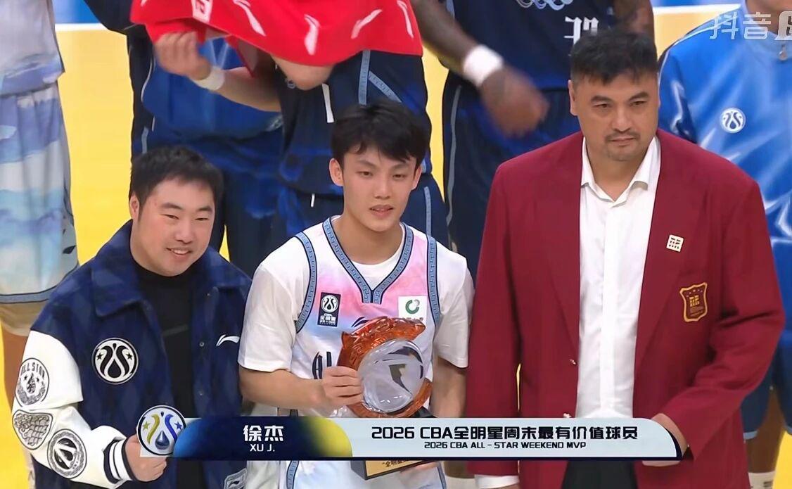 CBA全明星：徐杰35+6荣获MVP，胡明轩三分球冠军，张鼎言获扣篮王