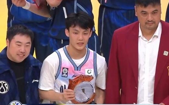 徐杰35分全明星MVP引热议！媒体人评最后托举梦想扣篮票王+MVP